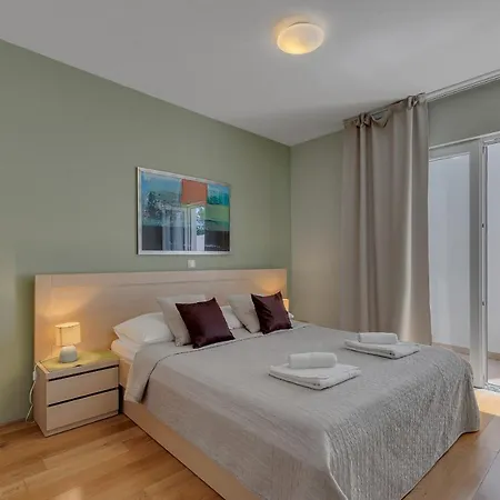 Vranjes Deluxe Apartman *
